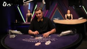 royal558 platform interface showing slot games and sportsbook markets